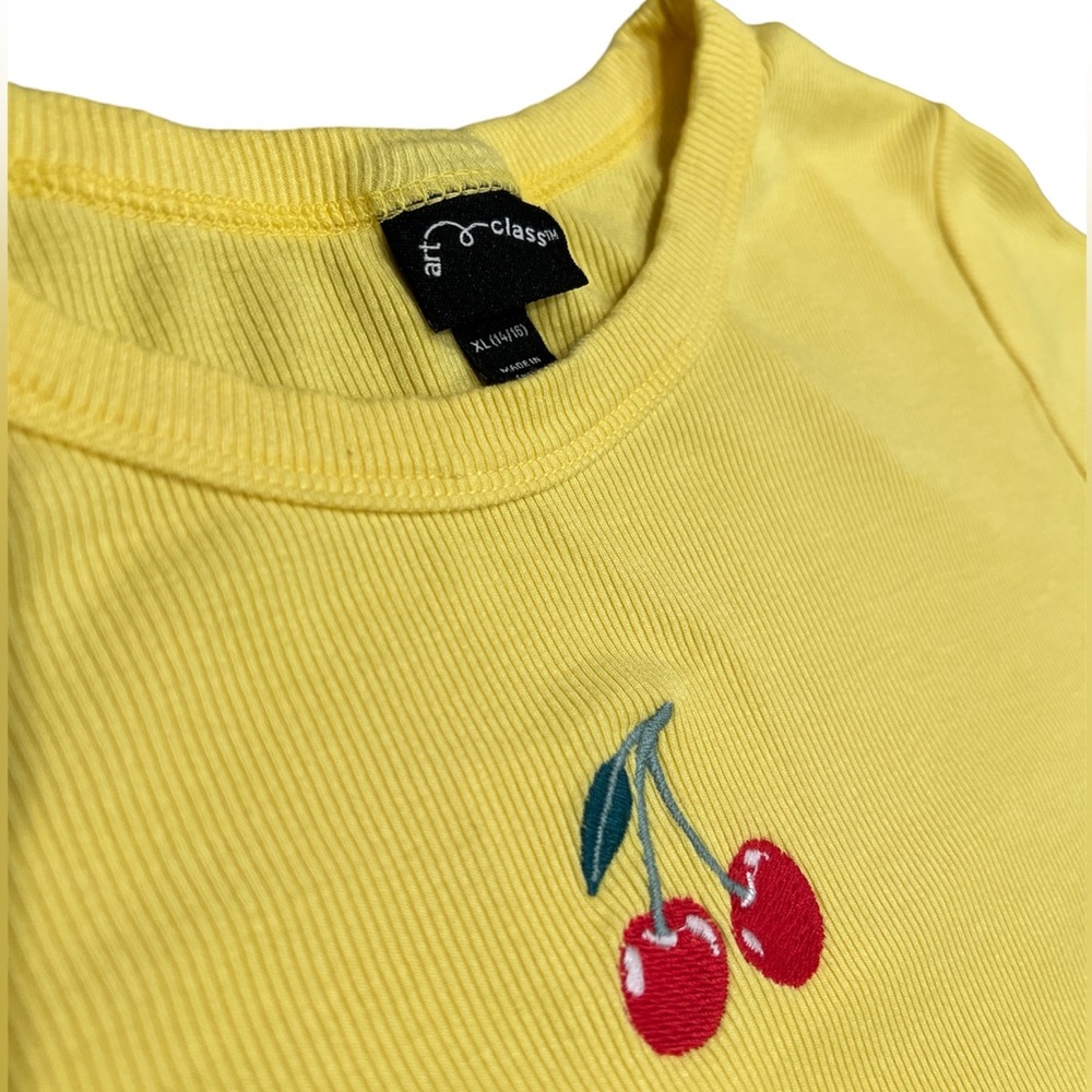 ❗️BUNDLE SALE 4 for $20 - YELLOW TSHIRT Excellent condition